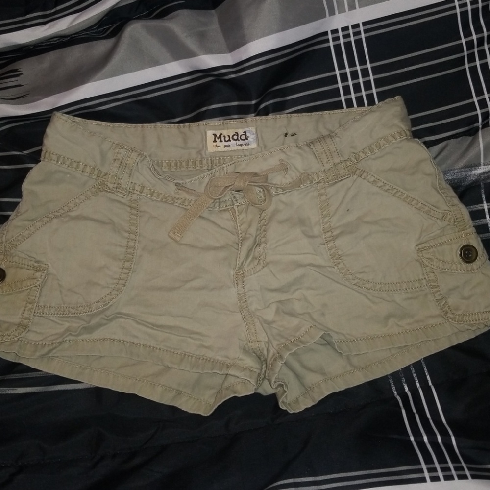 Mudd size 5 tan shorts.